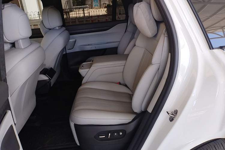 Used Nio ES8 2023 75 kWh Executive Edition Left Rear Seat