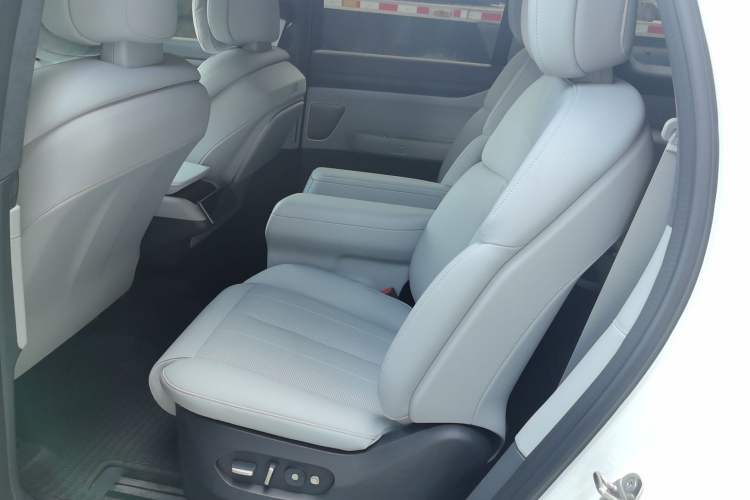 Used Nio ES8 2023 75 kWh Left Rear Seat