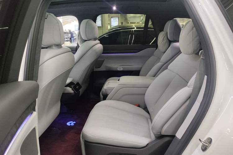Used Nio ES8 2023 75 kWh Executive Edition Left Rear Seat