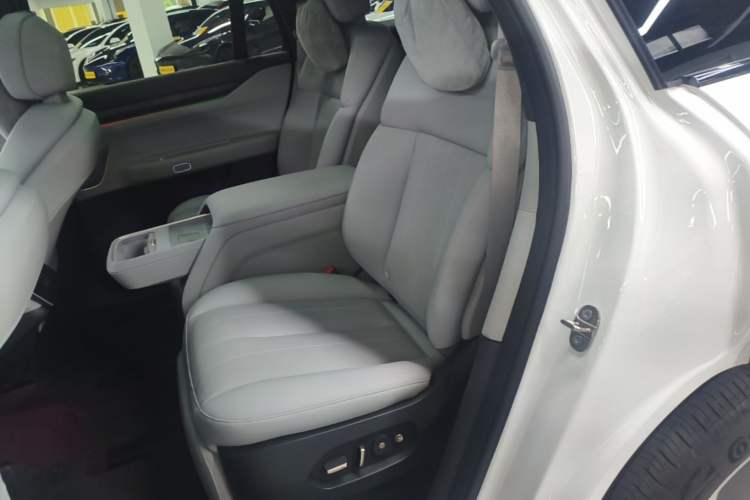 Used Nio ES8 2023 75 kWh Executive Edition Left Rear Seat