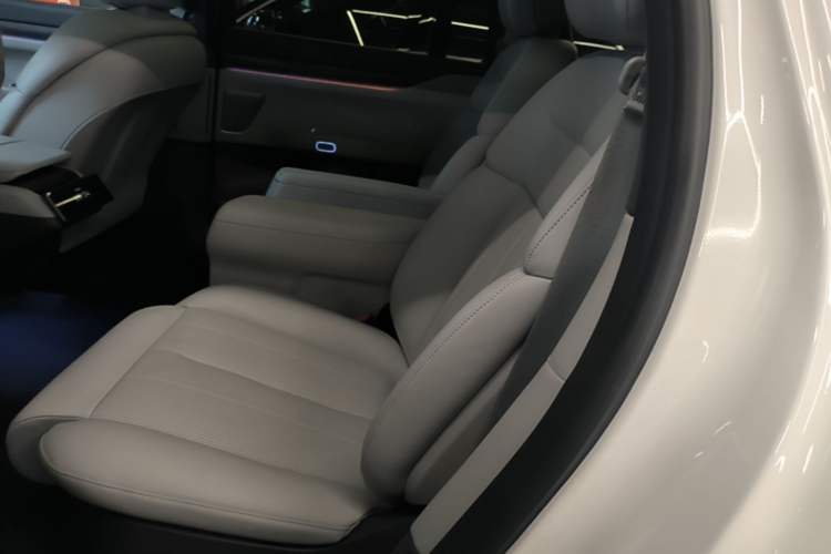 Used Nio ES8 2023 75 kWh Left Rear Seat