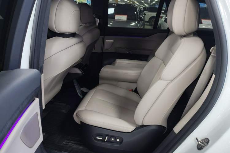 Used Nio ES8 2023 75 kWh Left Rear Seat
