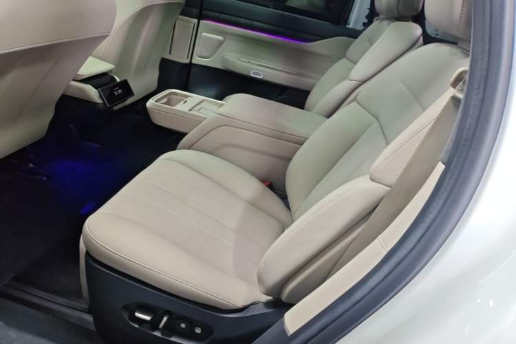 Used Nio ES8 2023 75 kWh Executive Edition Left Rear Seat