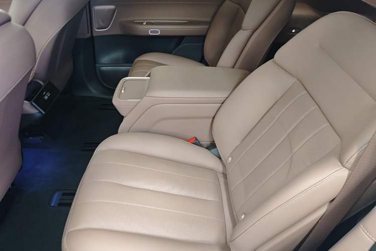 Used Nio ES8 2023 100kWh Signature Edition Left Rear Seat