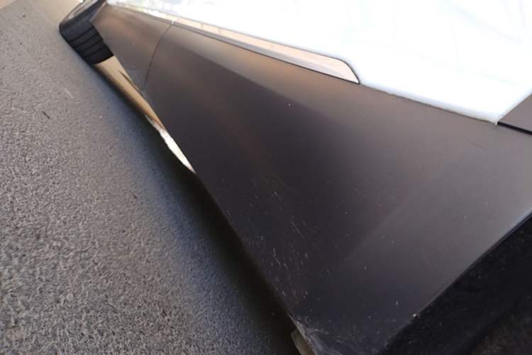 Used Nio ES8 2023 75 kWh Executive Edition Left Side Sill