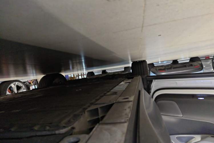 Used Nio ES8 2023 75 kWh Left Side Sill