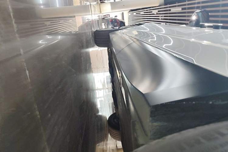 Used Nio ES8 2023 75 kWh Left Side Sill