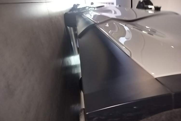 Used Nio ES8 2023 75 kWh Left Side Sill