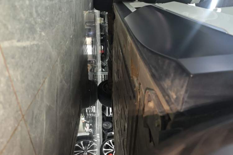 Used Nio ES8 2023 75 kWh Left Side Sill