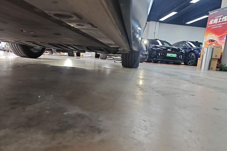 Used Nio ES8 2023 75 kWh Executive Edition Left Side Sill
