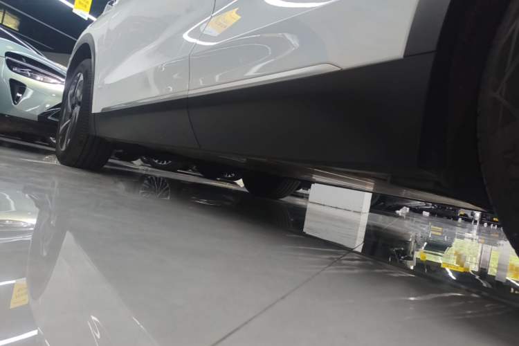 Used Nio ES8 2023 75 kWh Executive Edition Left Side Sill