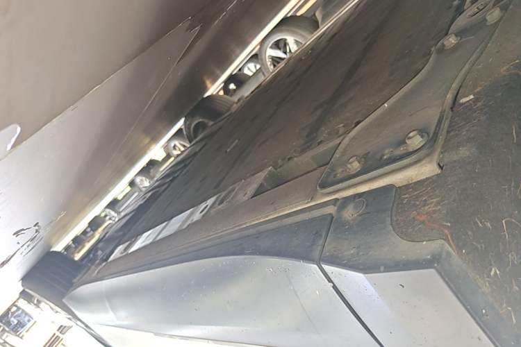 Used Nio ES8 2023 75 kWh Left Side Sill