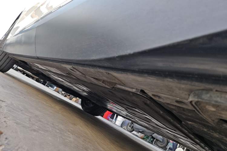 Used Nio ES8 2023 75 kWh Left Side Sill