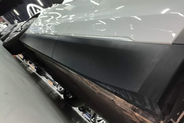 Used Nio ES8 2023 75 kWh Left Side Sill