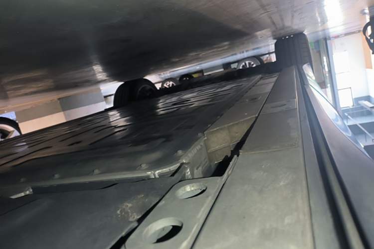 Used Nio ES8 2023 75 kWh Left Side Sill