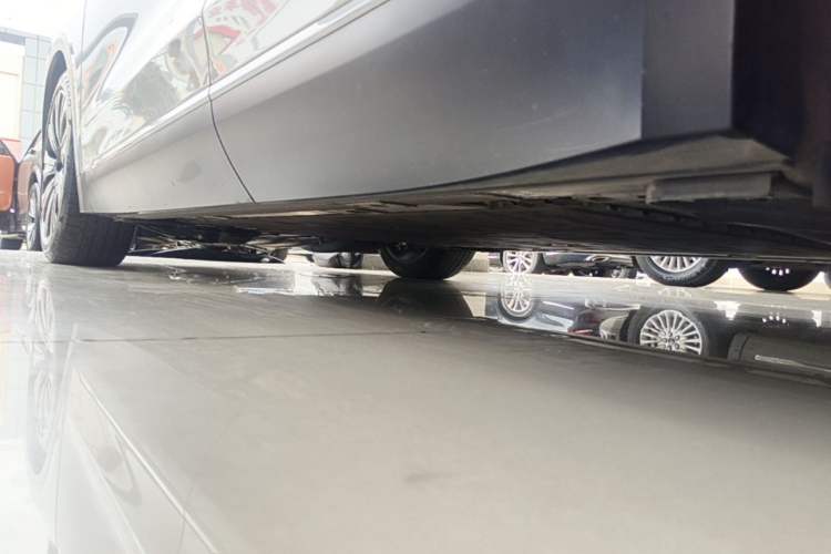 Used Nio ES8 2023 75 kWh Executive Edition Left Side Sill