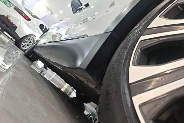 Used Nio ES8 2023 75 kWh Left Side Sill