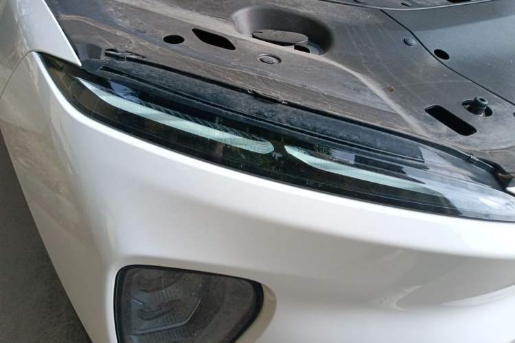 Used Nio ES8 2023 75 kWh Right Front Headlight
