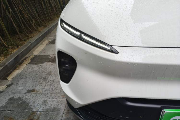 Used Nio ES8 2023 75 kWh Right Front Headlight