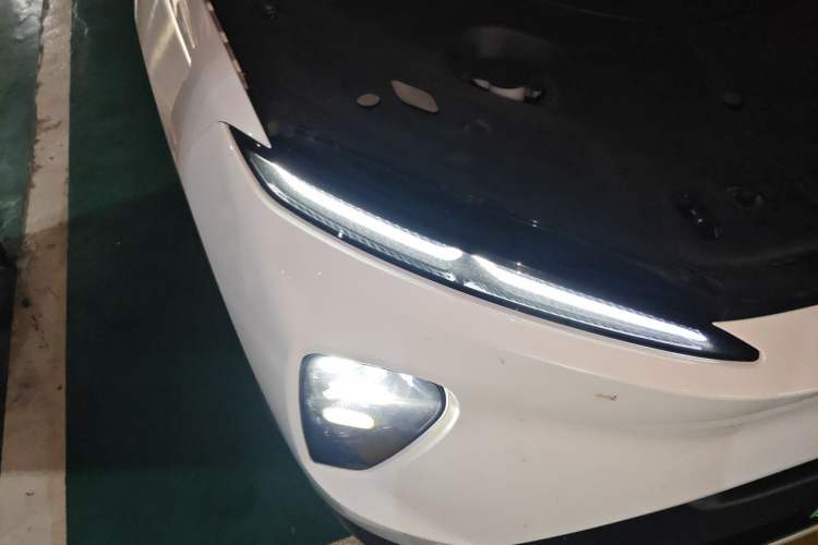 Used Nio ES8 2023 75 kWh Right Front Headlight