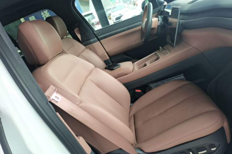 Used Nio ES8 2023 75 kWh Executive Edition Right Front Seat