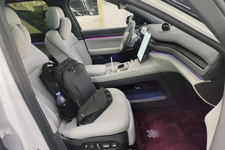 Used Nio ES8 2023 75 kWh Executive Edition Right Front Seat