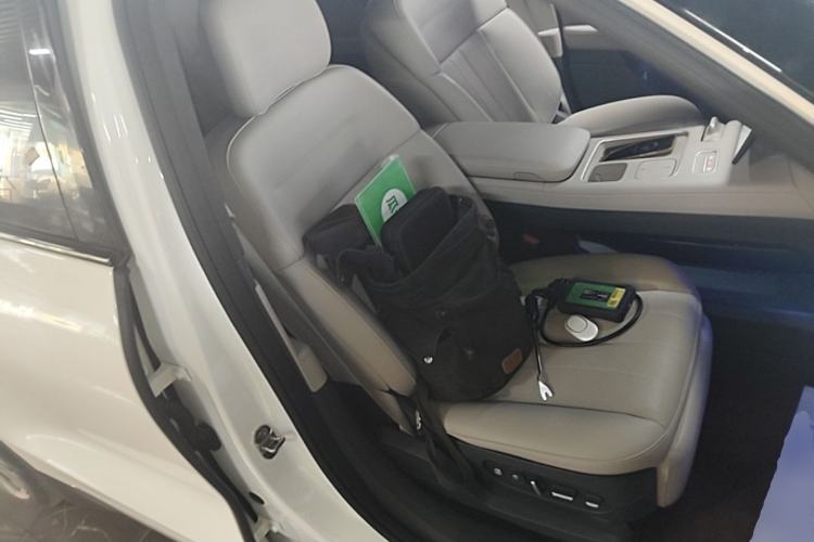 Used Nio ES8 2023 75 kWh Right Front Seat