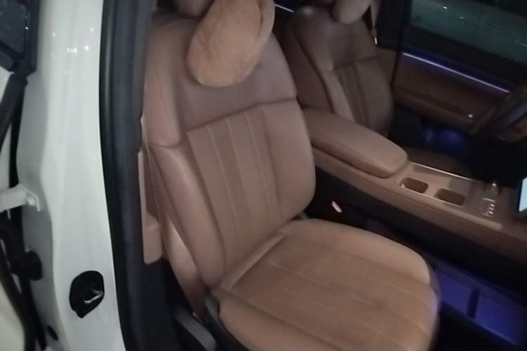 Used Nio ES8 2023 75 kWh Right Front Seat