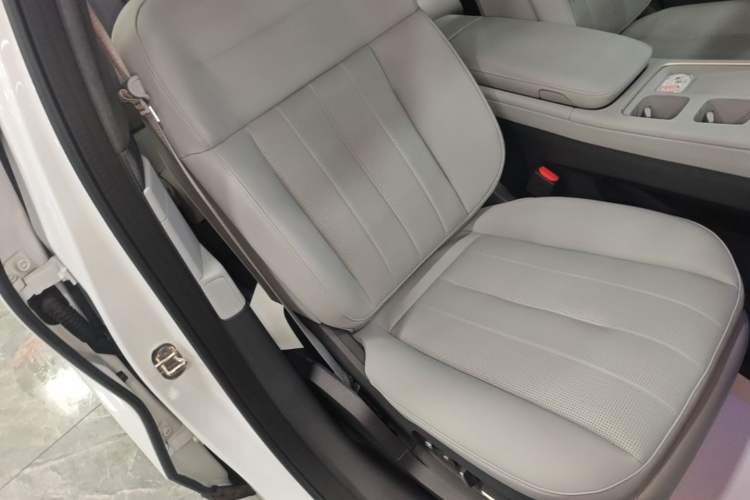 Used Nio ES8 2023 75 kWh Right Front Seat