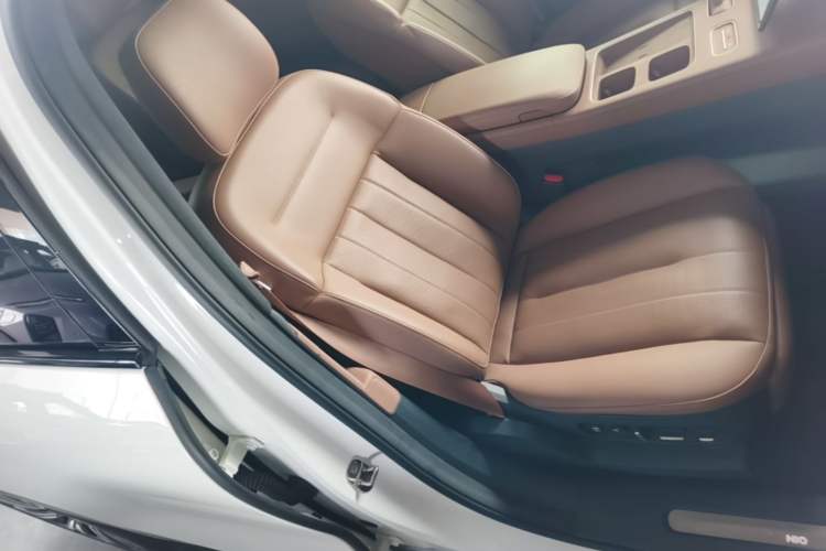 Used Nio ES8 2023 75 kWh Right Front Seat