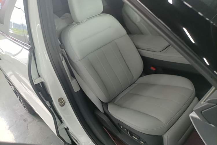 Used Nio ES8 2023 100kWh Signature Edition Right Front Seat