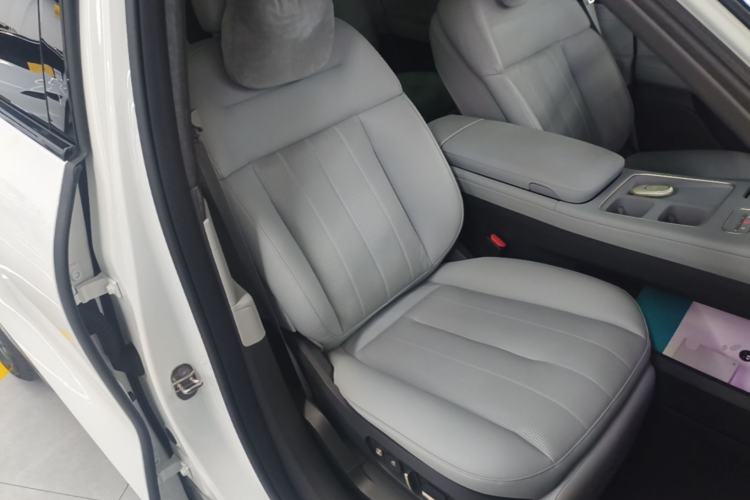 Used Nio ES8 2023 75 kWh Executive Edition Right Front Seat
