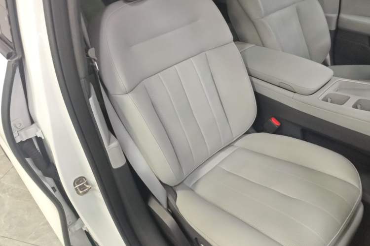 Used Nio ES8 2023 75 kWh Executive Edition Right Front Seat