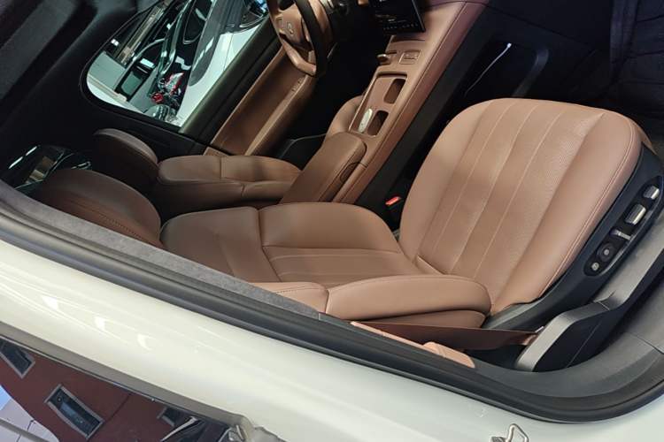 Used Nio ES8 2023 75 kWh Right Front Seat