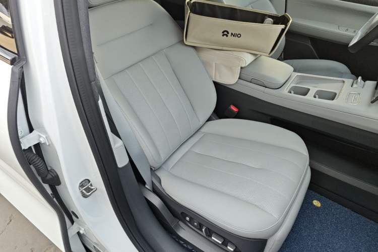 Used Nio ES8 2023 75 kWh Right Front Seat