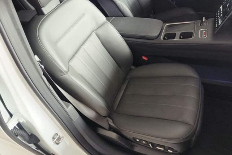 Used Nio ES8 2023 75 kWh Executive Edition Right Front Seat
