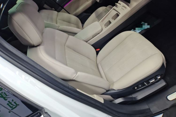 Used Nio ES8 2023 75 kWh Executive Edition Right Front Seat