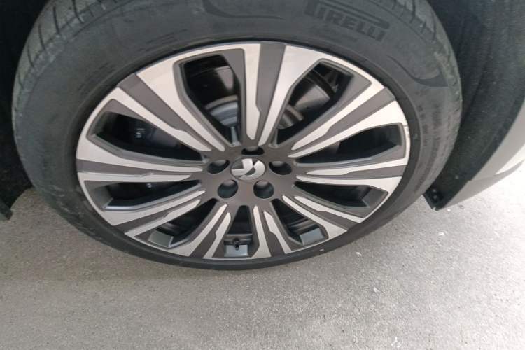 Used Nio ES8 2023 75 kWh Right Front Wheel Hub