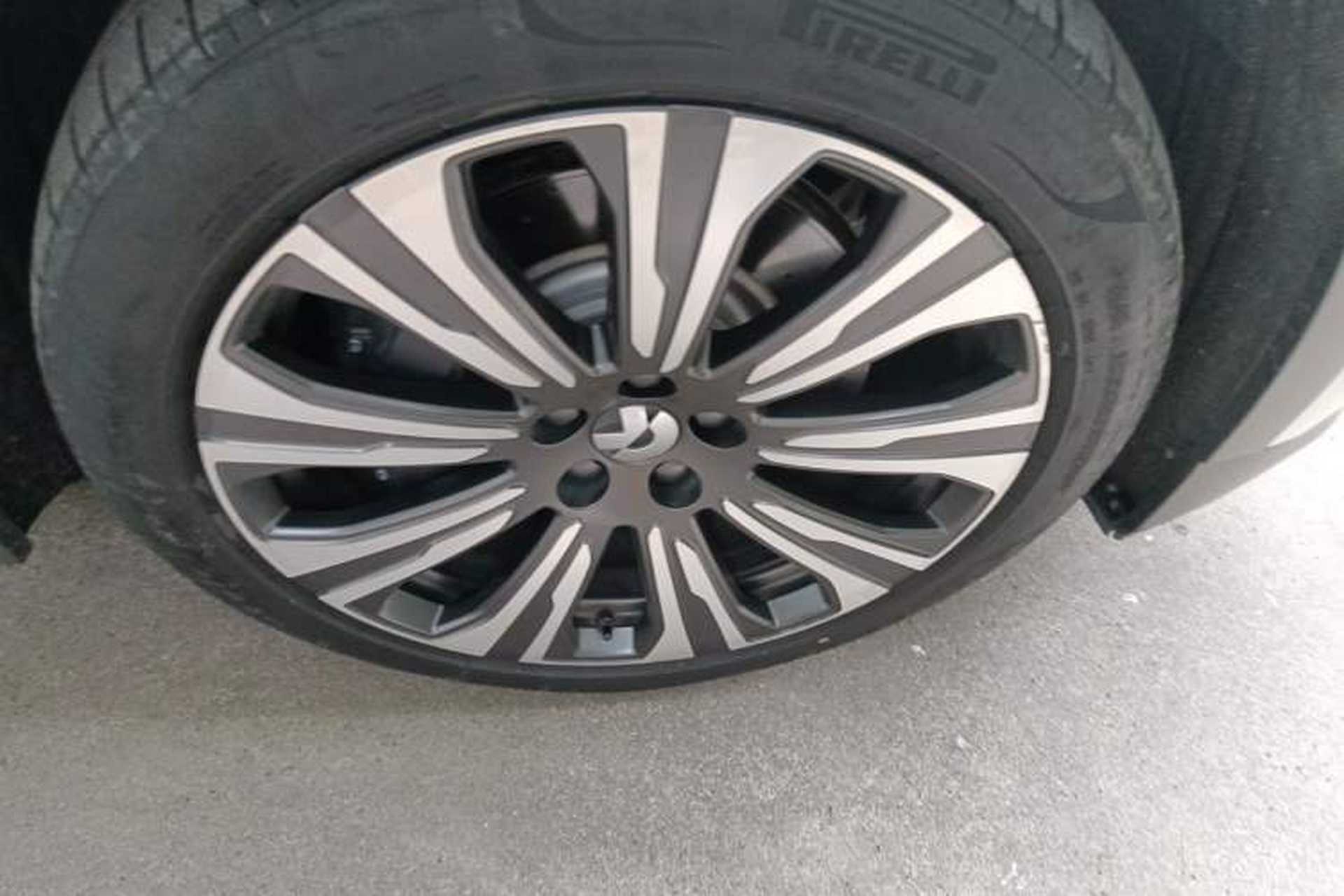 Used Nio ES8 2023 75 kWh Right Front Wheel Hub