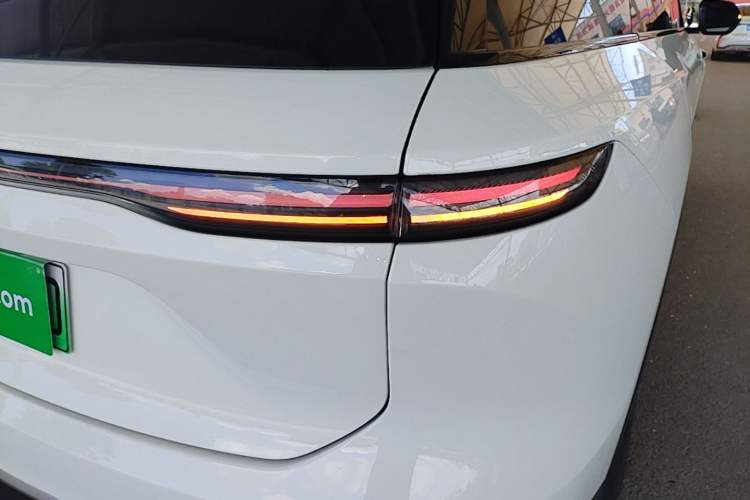 Used Nio ES8 2023 75 kWh Executive Edition Right Rear Taillight