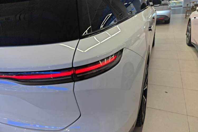 Used Nio ES8 2023 75 kWh Right Rear Taillight