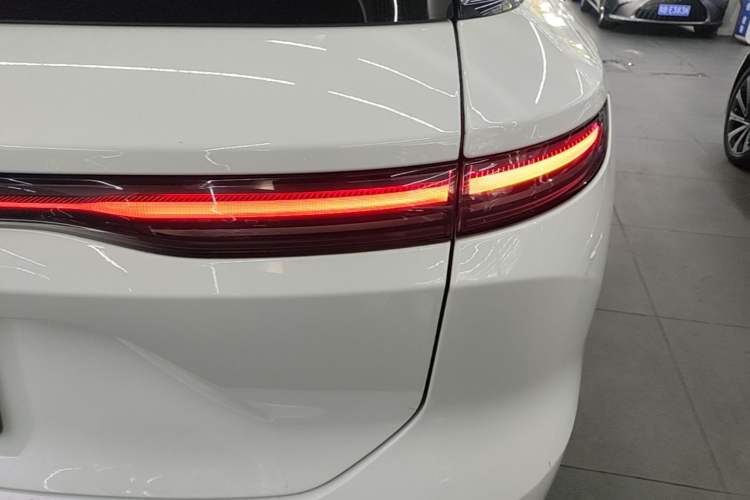 Used Nio ES8 2023 75 kWh Executive Edition Right Rear Taillight