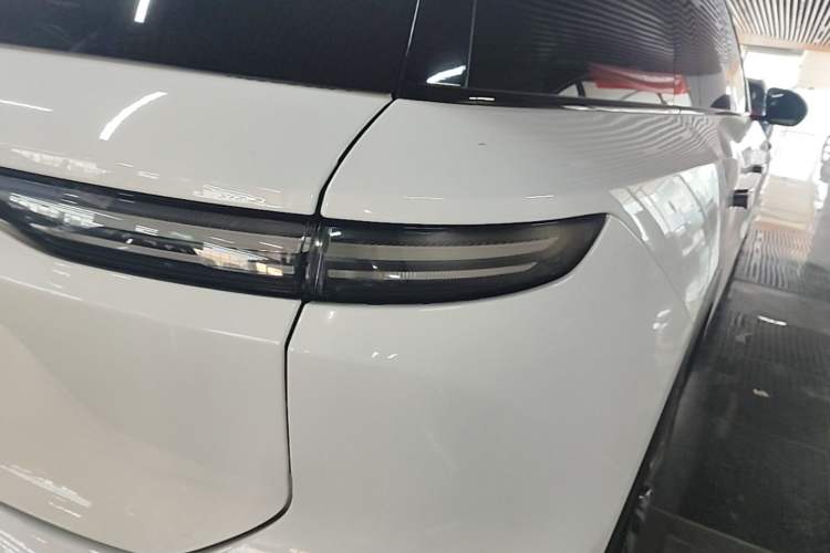 Used Nio ES8 2023 75 kWh Right Rear Taillight