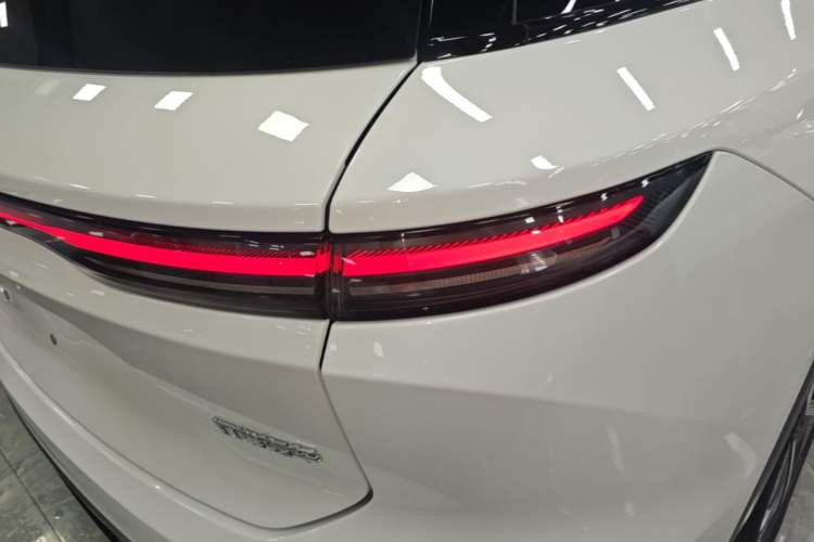 Used Nio ES8 2023 75 kWh Right Rear Taillight