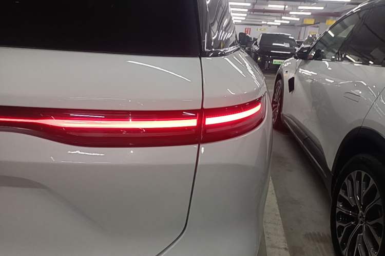 Used Nio ES8 2023 75 kWh Executive Edition Right Rear Taillight