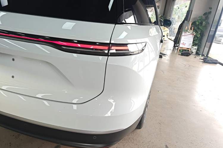 Used Nio ES8 2023 75 kWh Executive Edition Right Rear Taillight