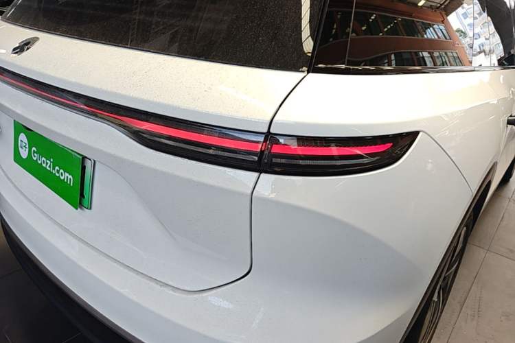 Used Nio ES8 2023 75 kWh Right Rear Taillight