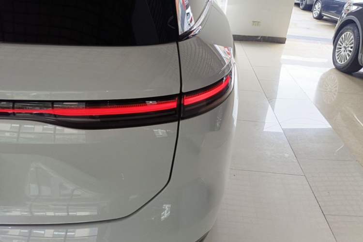 Used Nio ES8 2023 75 kWh Executive Edition Right Rear Taillight