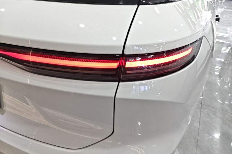 Used Nio ES8 2023 75 kWh Right Rear Taillight