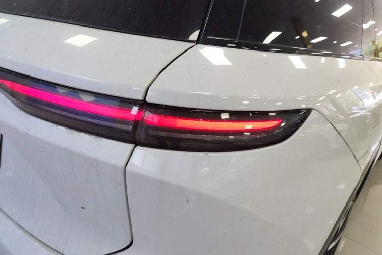 Used Nio ES8 2023 75 kWh Right Rear Taillight